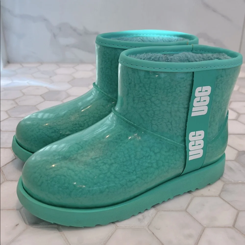 UGG Australia Classic Tide Pool Mini Waterproof Winter Rainboots Kids Size 4